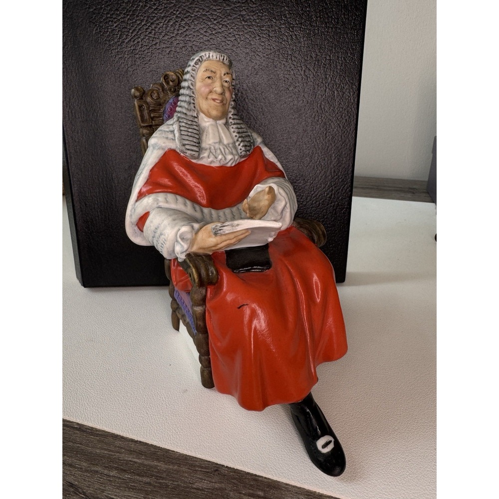Vintage Royal Doulton "The Judge" Porcelain Figurine HN 2443 Barrister England - Picture 2 of 9